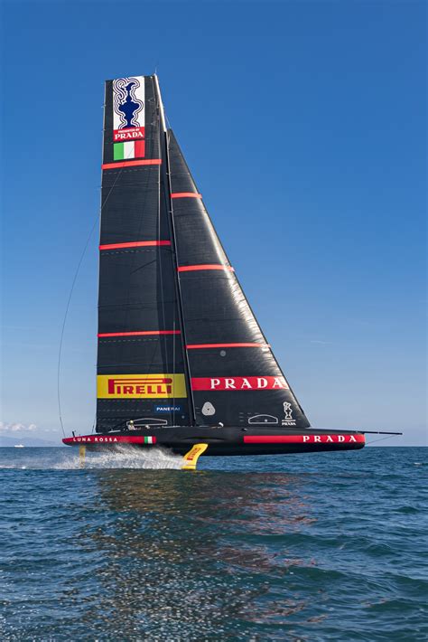 THE LUNA ROSSA PRADA PIRELLI SAILING TEAM .